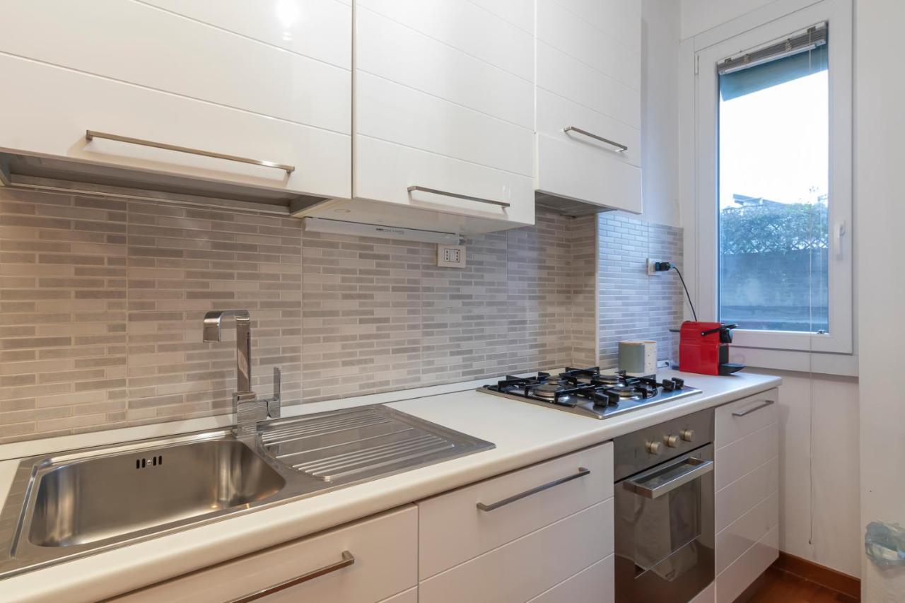 I Host Apartment - Cermenate 9 Milan Bagian luar foto
